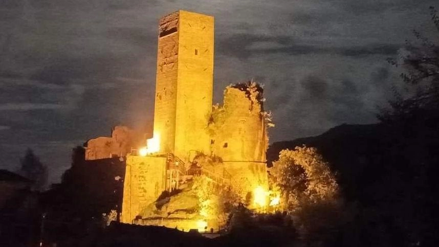 Il bagliore illuminerà castelli, borghi e monti sino a Calice al Cornoviglio, Rocchetta Vara, Podenzana, Aulla, Tresana Il bagliore illuminerà castelli, borghi e monti sino a Calice al Cornoviglio, Rocchetta Vara, Podenzana, Aulla, Tresana