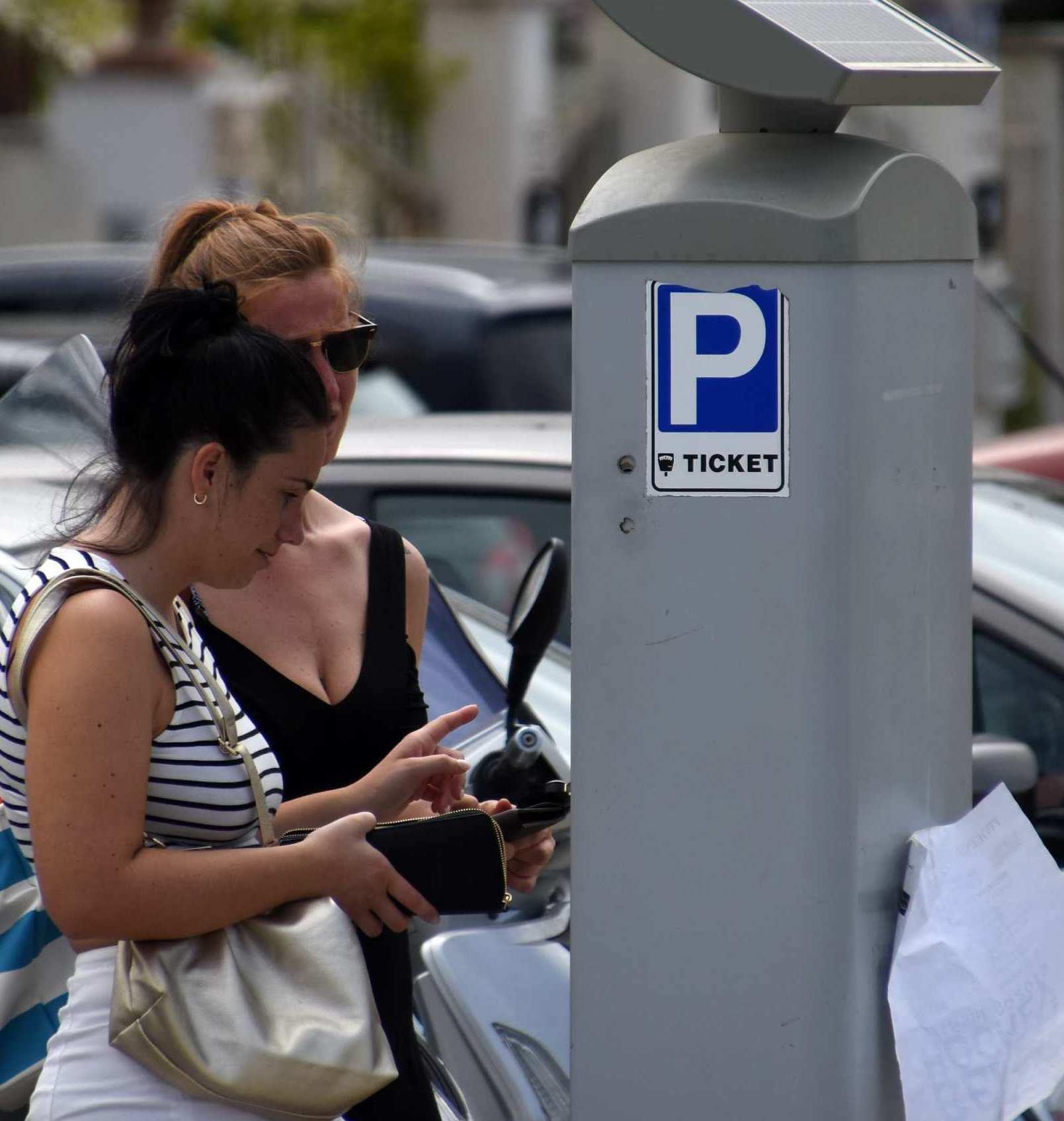 L’intesa tra Asl e Comune. Sosta gratis in tutta la città per i sanitari a domicilio L’intesa tra Asl e Comune. Sosta gratis in tutta la città per i sanitari a domicilio