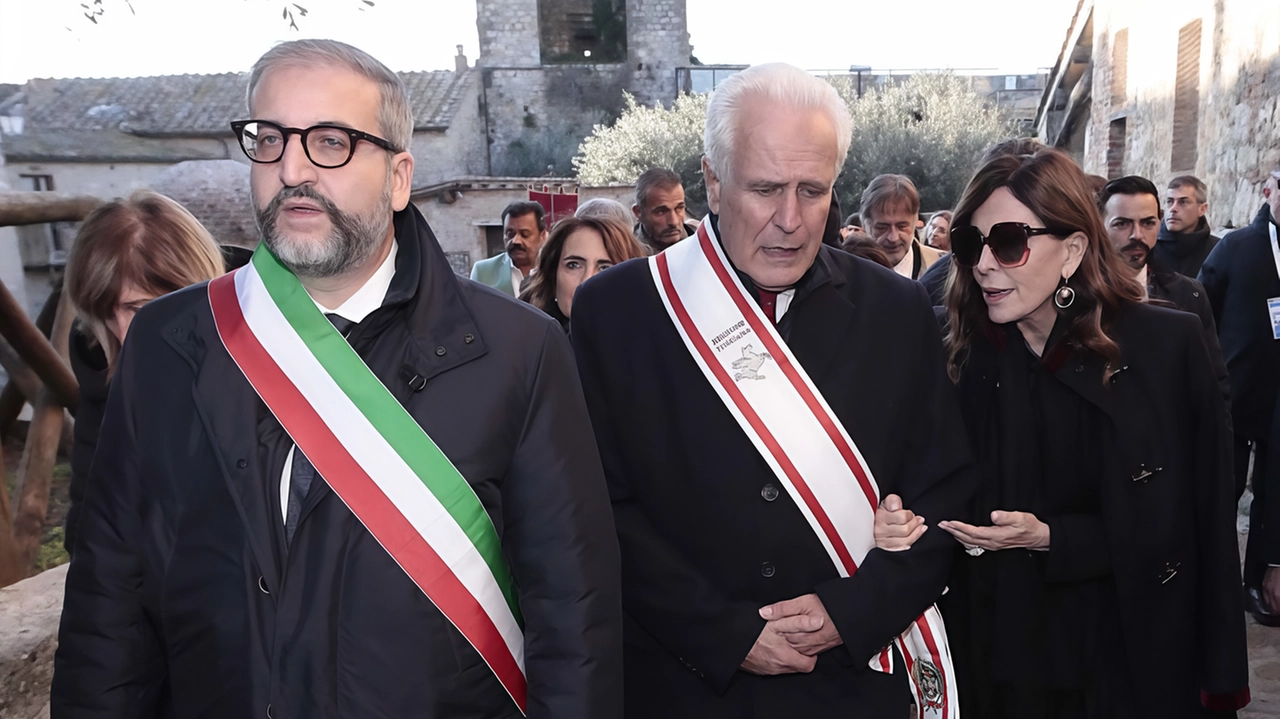 Le delegazioni del G7 visitano il castello e Abbadia Isola. Il ministro Santanchè: "Ospiti incantati" Le delegazioni del G7 visitano il castello e Abbadia Isola. Il ministro Santanchè: "Ospiti incantati"