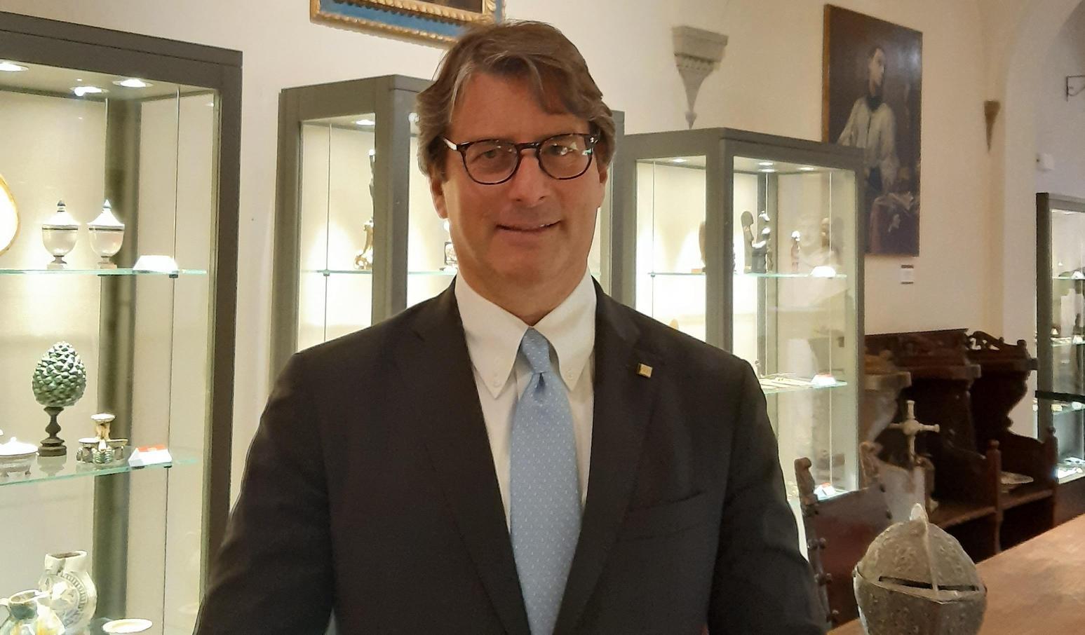 https://www.lanazione.it/image-service/view/acePublic/alias/contentid/YmQ2OWEyODQtZTZmYi00/0/un-miliardo-per-imprese-e-famiglie-barrese-di-intesa-a-casa-bruschi-distretti-e-filiere-piano-di-sviluppo.jpeg