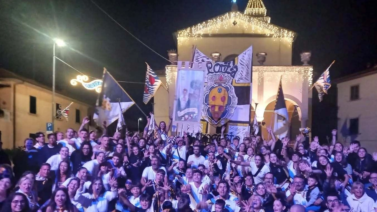 Porta Caracosta festeggia la vittoria del Palio del Cerro: anche quest’anno la sfida ha emozionato Porta Caracosta festeggia la vittoria del Palio del Cerro: anche quest’anno la sfida ha emozionato