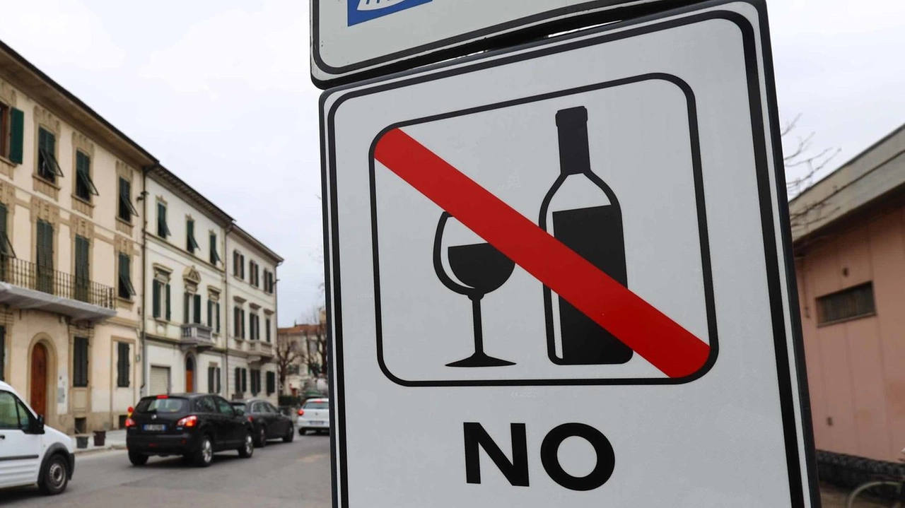 I cartelli di divieto in zona stazione