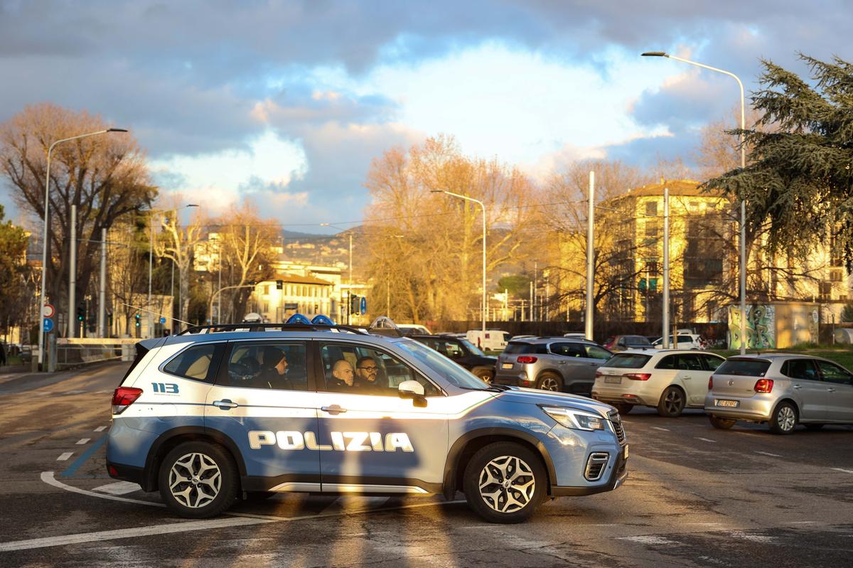 Giovane rapinato dal branco. La mamma scrive alla sindaca: “Firenze non è più una città vivibile” Giovane rapinato dal branco. La mamma scrive alla sindaca: “Firenze non è più una città vivibile”