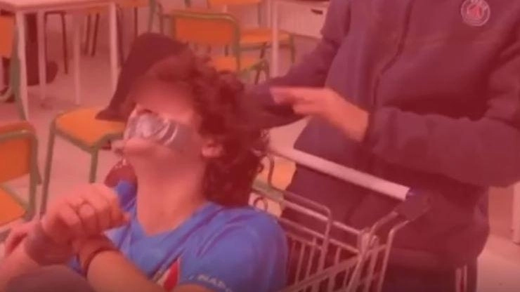 Un frame del video postato (e poi tolto) domenica su instagram dagli occupanti del Liceo scientifico «Dini» Un frame del video postato (e poi tolto) domenica su instagram dagli occupanti del Liceo scientifico «Dini»