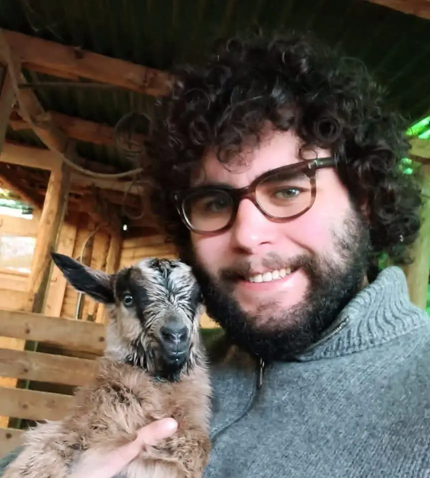 Filippo Mannini, il pastore del futuro: "Tra le caprette riscopro i veri valori"