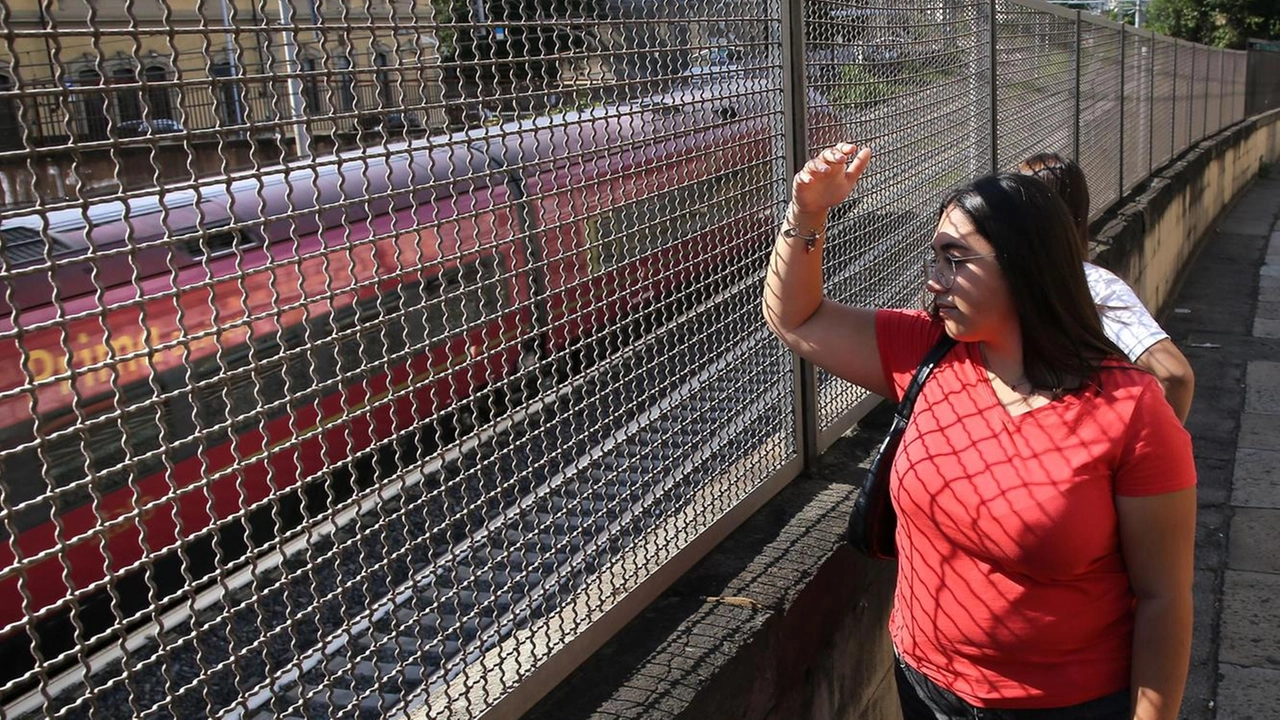La linea ferroviaria Firenze-Roma sotto la quale passerà il sottopasso La linea ferroviaria Firenze-Roma sotto la quale passerà il sottopasso