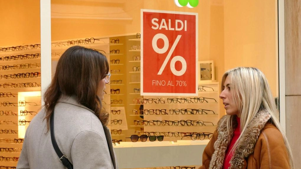 Le associazioni di categoria tra preoccupazione e speranze. "Dopo mesi fiacchi, speriamo che vadano bene". Preoccupa il calo delle presenze nel ’salotto’ della città: "Dato che deve far riflettere l’amministrazione". Le associazioni di categoria tra preoccupazione e speranze. "Dopo mesi fiacchi, speriamo che vadano bene". Preoccupa il calo delle presenze nel ’salotto’ della città: "Dato che deve far riflettere l’amministrazione".