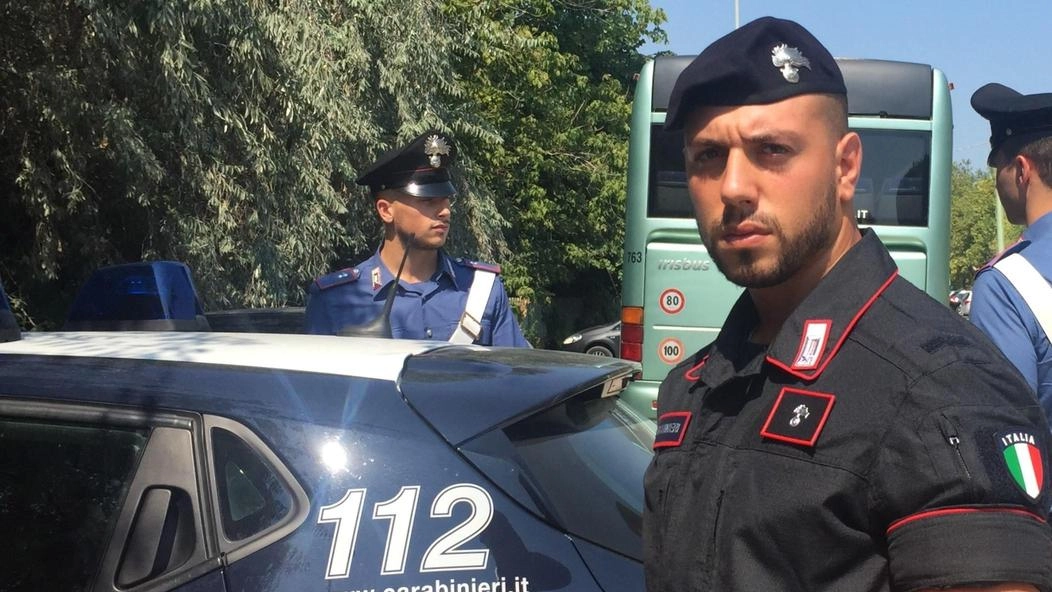 Una pattuglia di carabinieri durante i controlli sulle strade del territorio Una pattuglia di carabinieri durante i controlli sulle strade del territorio