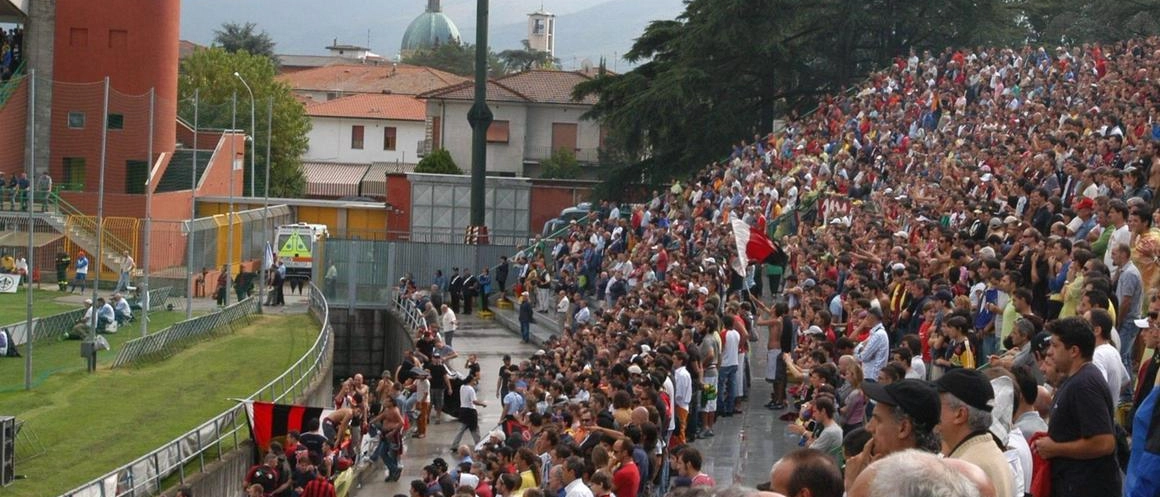 Lucchese - Lo sprint a buste aperte. Bando: cordata romana la favorita