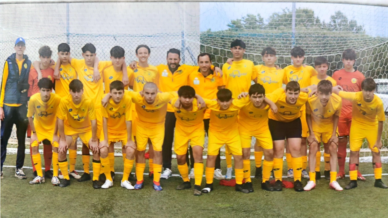 I Giovanissimi del Signa, guidati da Fabio Cillo, trionfano nel campionato provinciale e si qualificano per i Regionali. I Giovanissimi del Signa, guidati da Fabio Cillo, trionfano nel campionato provinciale e si qualificano per i Regionali.