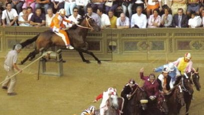 La mossa del Palio del 16 agosto 2005 vinto da Trecciolino con Berio