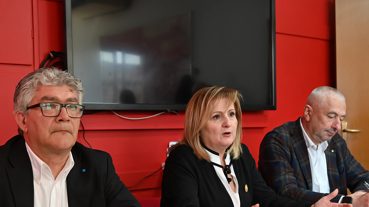 I segretari umbri di Cgil, Cisl e Uil durante la conferenza stampa dedicata alla sanità