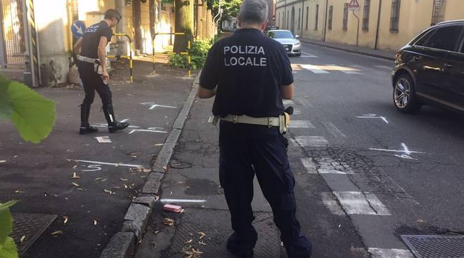 https://www.lanazione.it/image-service/view/acePublic/alias/contentid/YmRjMjFhMGYtOGI4YS00/0/polizia-locale.jpeg