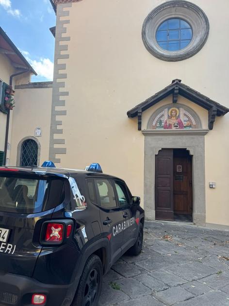 Furto in chiesa a Vernio, via i soldi delle offerte. Il dolore del parroco: “Violata la casa di Dio” Furto in chiesa a Vernio, via i soldi delle offerte. Il dolore del parroco: “Violata la casa di Dio”
