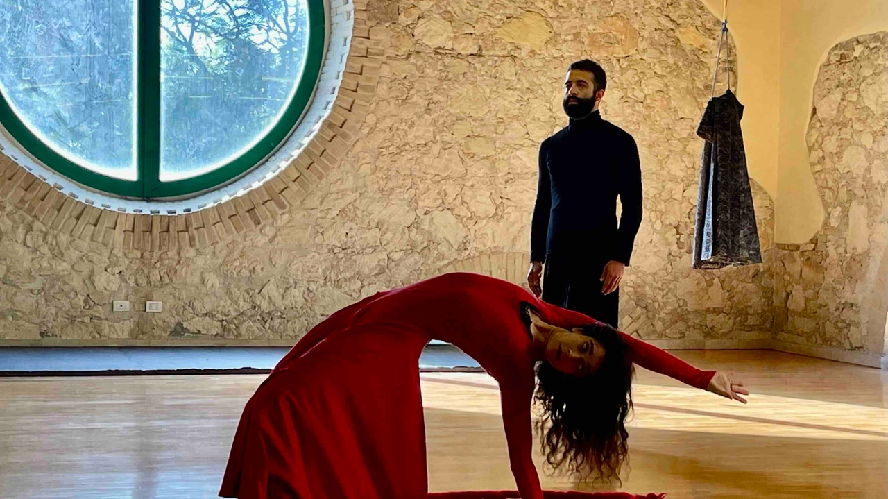Oscure Luminiscenze, visioni del mondo moderno disegnate da Asmed/Balletto di Sardegna Oscure Luminiscenze, visioni del mondo moderno disegnate da Asmed/Balletto di Sardegna
