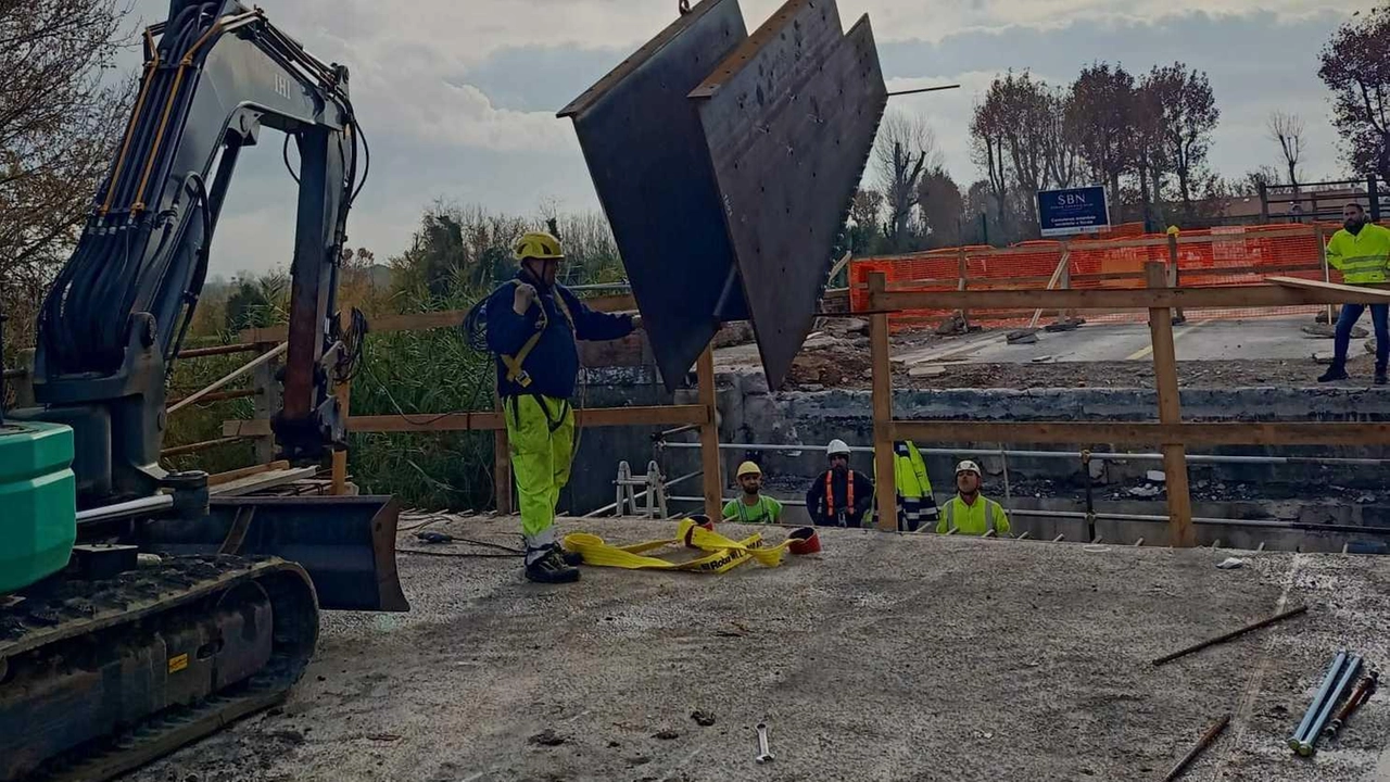 Una delle ultime fasi del cantiere di ristrutturazione del Ponte della Botte tra Fornacette e San Giovanni alla Vena Una delle ultime fasi del cantiere di ristrutturazione del Ponte della Botte tra Fornacette e San Giovanni alla Vena
