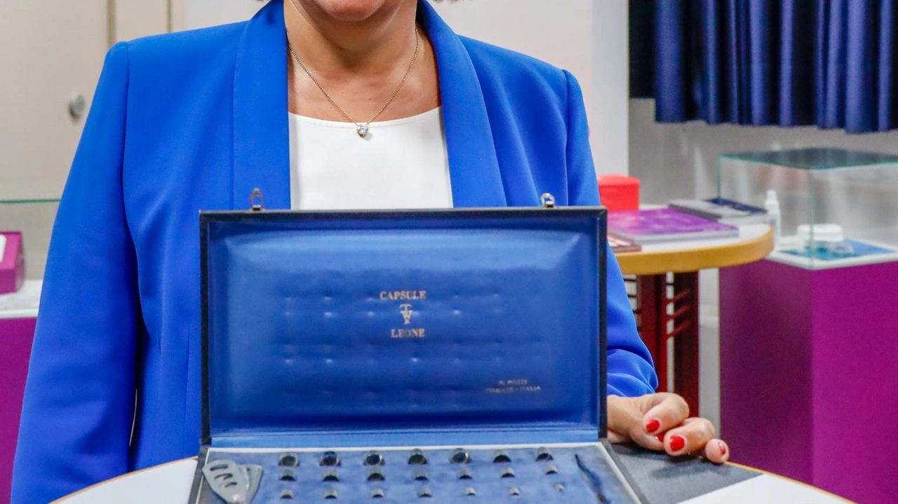 L'azienda Leone Spa, fondata nel 1934, festeggia 90 anni di successi nell'ortodonzia e nell'implantologia dentale. Gestita dalla famiglia Pozzi, conta 200 dipendenti a Sesto e un fatturato di oltre 30 milioni di euro, principalmente dall'export. L'azienda Leone Spa, fondata nel 1934, festeggia 90 anni di successi nell'ortodonzia e nell'implantologia dentale. Gestita dalla famiglia Pozzi, conta 200 dipendenti a Sesto e un fatturato di oltre 30 milioni di euro, principalmente dall'export.