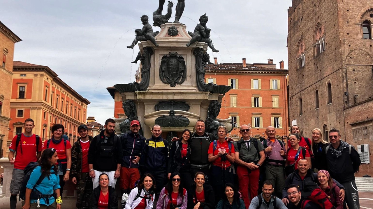 Un viaggio lungo la Via degli Dei della Fondazione Ronald McDonald, da Bologna a Firenze, simbolo di supporto alle famiglie con bambini malati. Un percorso condiviso che riflette l'accoglienza e la solidarietà delle strutture della Fondazione. Un viaggio lungo la Via degli Dei della Fondazione Ronald McDonald, da Bologna a Firenze, simbolo di supporto alle famiglie con bambini malati. Un percorso condiviso che riflette l'accoglienza e la solidarietà delle strutture della Fondazione.