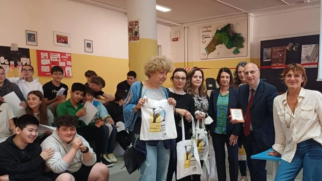 Un momento dell’incontro dei rappresentanti del Premio Camaiore con gli studenti delle scuole medie del territorio Un momento dell’incontro dei rappresentanti del Premio Camaiore con gli studenti delle scuole medie del territorio