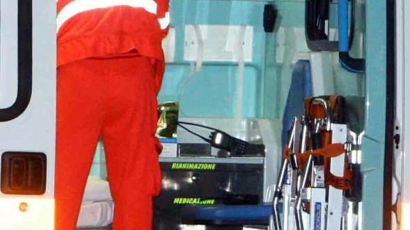 La donna è stata portata in ambulanza al Santa Maria di Terni dove è tuttora ricoverata dopo l’intervento chirurgico che ha subito È in terapia intensiva con riserva di prognosi Il bambino che aveva in grembo, invece, è morto La donna è stata portata in ambulanza al Santa Maria di Terni dove è tuttora ricoverata dopo l’intervento chirurgico che ha subito È in terapia intensiva con riserva di prognosi Il bambino che aveva in grembo, invece, è morto