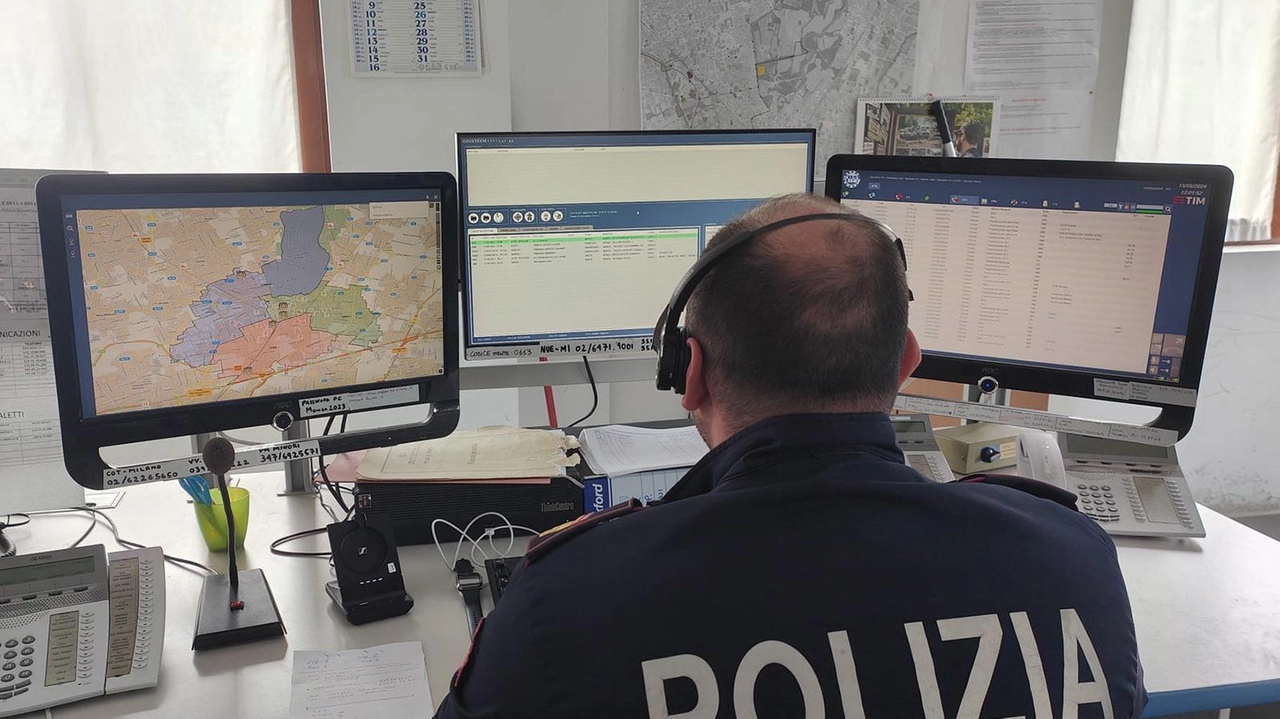 Il lavoro della polizia ha permesso di individuare l’auto dei truffatori e di fermarla per un controllo ad Arezzo Il lavoro della polizia ha permesso di individuare l’auto dei truffatori e di fermarla per un controllo ad Arezzo