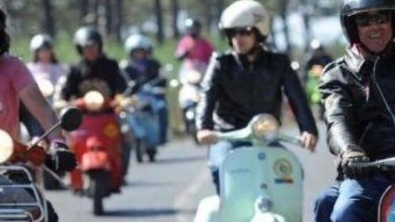 Il 15° Vespa Raduno Nazionale Versilia Storica porterà a Querceta e. nelle strade della Versilia, centinaia di Vespisti provenienti da tutta Italia Il 15° Vespa Raduno Nazionale Versilia Storica porterà a Querceta e. nelle strade della Versilia, centinaia di Vespisti provenienti da tutta Italia