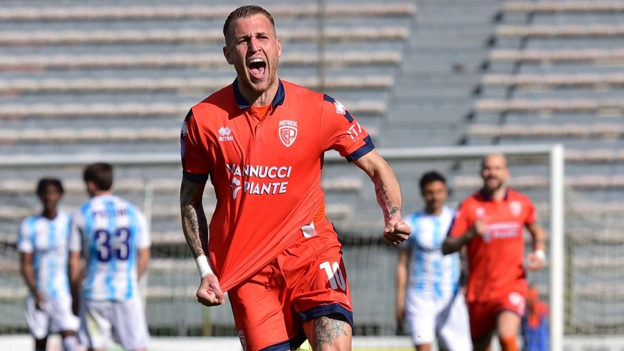 L’esultanza di Basanisi dopo il gol (Acerboni/fotoCastellani)
