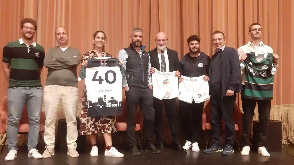 La presentazione delle nuove maglie del Gispi è avvenuta l’altro giorno nel bellissimo scenario del Metastasio La presentazione delle nuove maglie del Gispi è avvenuta l’altro giorno nel bellissimo scenario del Metastasio
