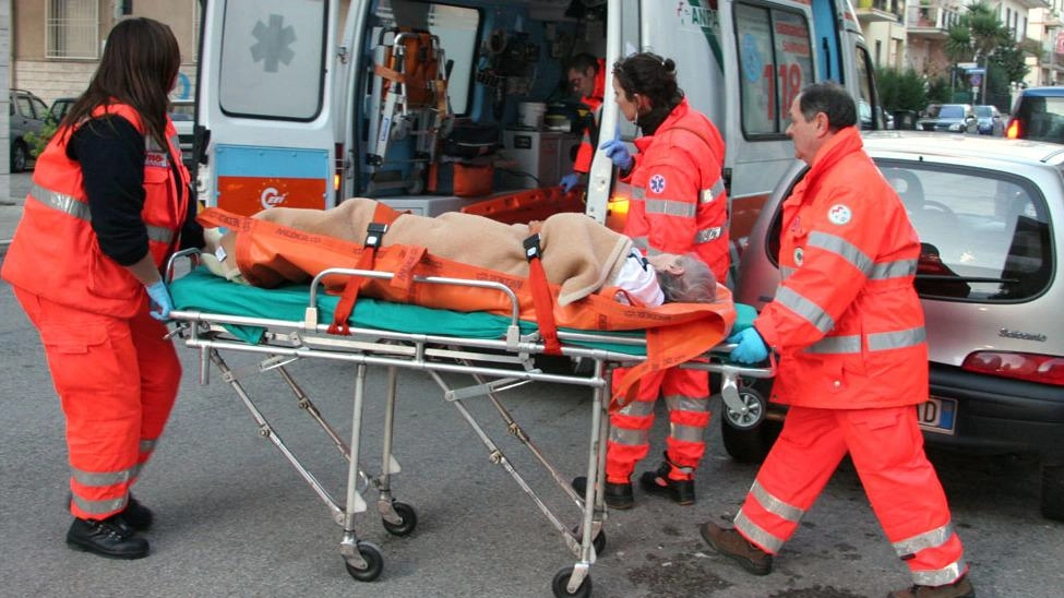 Sul posto ambulanze da Montecatini, Larciano, Ponte Buggianese e Pistoia Sul posto ambulanze da Montecatini, Larciano, Ponte Buggianese e Pistoia