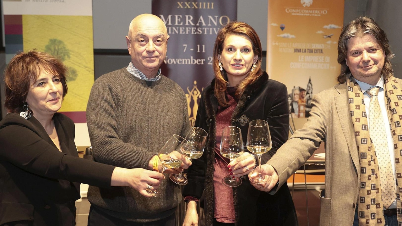 Il brindisi che ha chiuso l’edizione 2025 di Wine&Siena Il brindisi che ha chiuso l’edizione 2025 di Wine&Siena