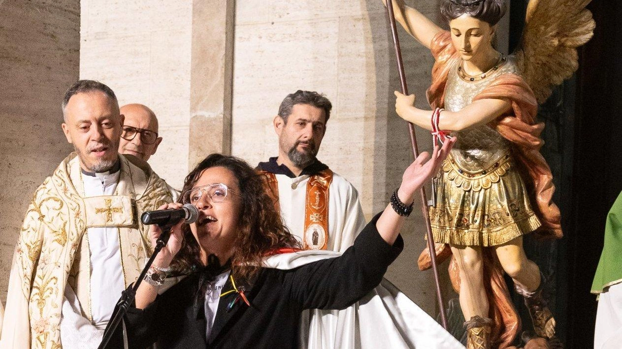 La cerimonia di apertura del Palio de San Michele che entra nella fase clou C’è stata anche la benedizione di stendardi e mantelli La cerimonia di apertura del Palio de San Michele che entra nella fase clou C’è stata anche la benedizione di stendardi e mantelli