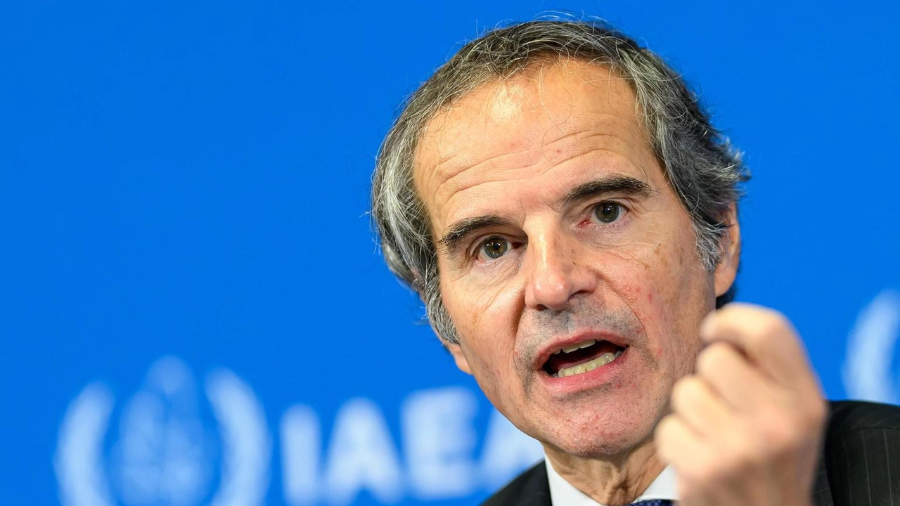 Rafael Grossi dell'Aiea afferma che l'Iran non sta costruendo un'arma nucleare, ma il 60% di uranio arricchito desta preoccupazioni. Rafael Grossi dell'Aiea afferma che l'Iran non sta costruendo un'arma nucleare, ma il 60% di uranio arricchito desta preoccupazioni.
