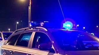 Dopo la chiamata la polizia è intervenuta rapidamente, arrestando subito il ladro Dopo la chiamata la polizia è intervenuta rapidamente, arrestando subito il ladro