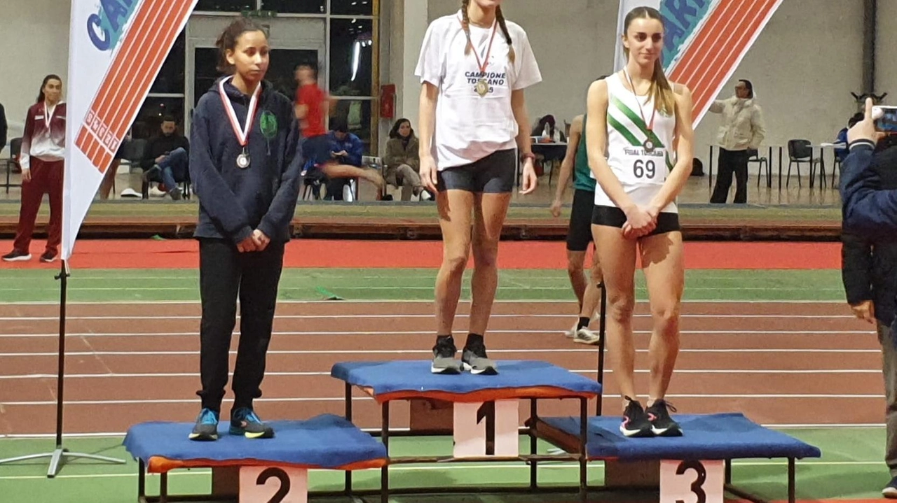 Ginevra Montanaro, al centro, sul gradino più alto del podio delle finali regionali toscane «Allieve» a Carrara: oro negli 800 Ginevra Montanaro, al centro, sul gradino più alto del podio delle finali regionali toscane «Allieve» a Carrara: oro negli 800