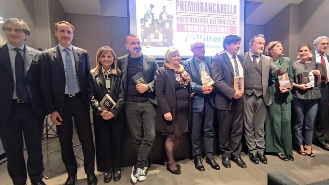 https://www.lanazione.it/image-service/view/acePublic/alias/contentid/YmUxMDAwMzgtMjBhMS00/0/il-premio-ecco-i-sei-finalisti-del-bancarella.jpeg?f=16:9&w=1200&h=630