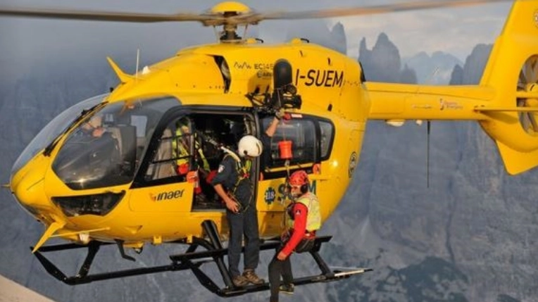 Elicottero in azione: scialpinista spezzino salvato sulle Dolomiti bellunesi