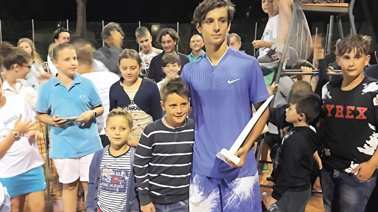 Lorenzo Musetti all’età di 15 anni con il trofeo del Memorial Corsello Corsi Lorenzo Musetti all’età di 15 anni con il trofeo del Memorial Corsello Corsi