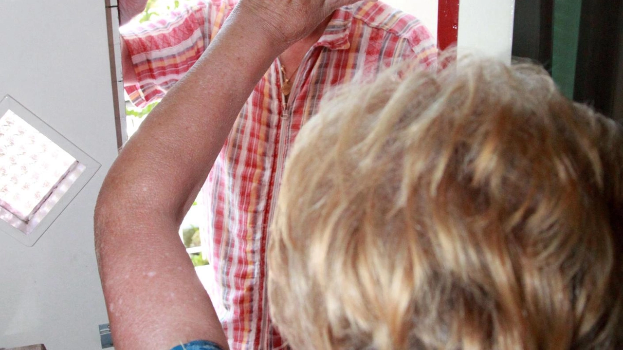 La vittima, 74 anni: "Ho capito che non era mia figlia dalla voce ma che spavento" . La vittima, 74 anni: "Ho capito che non era mia figlia dalla voce ma che spavento" .