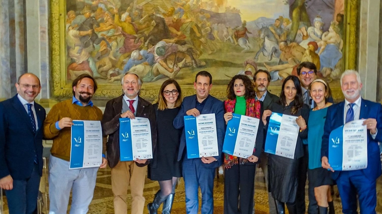 La presentazione dell’evento «Vicine Distanze» a Palazzo Gambacorti La presentazione dell’evento «Vicine Distanze» a Palazzo Gambacorti