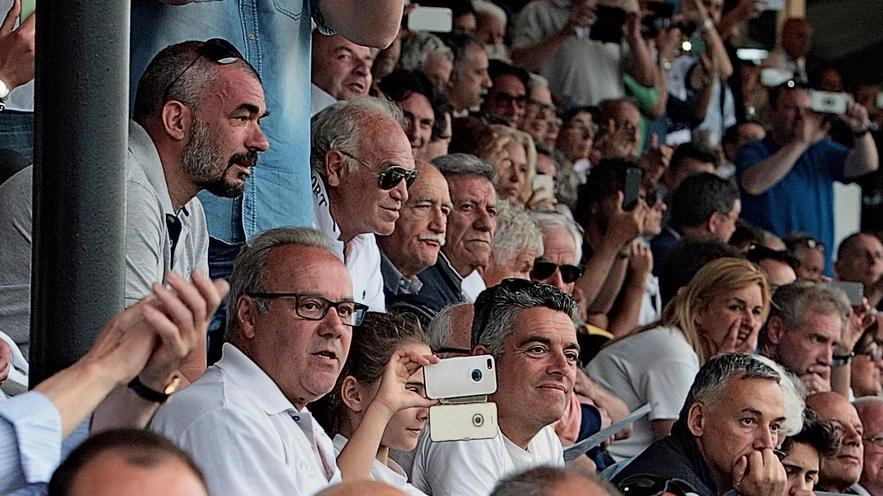 Tifosi in tribuna Tifosi in tribuna