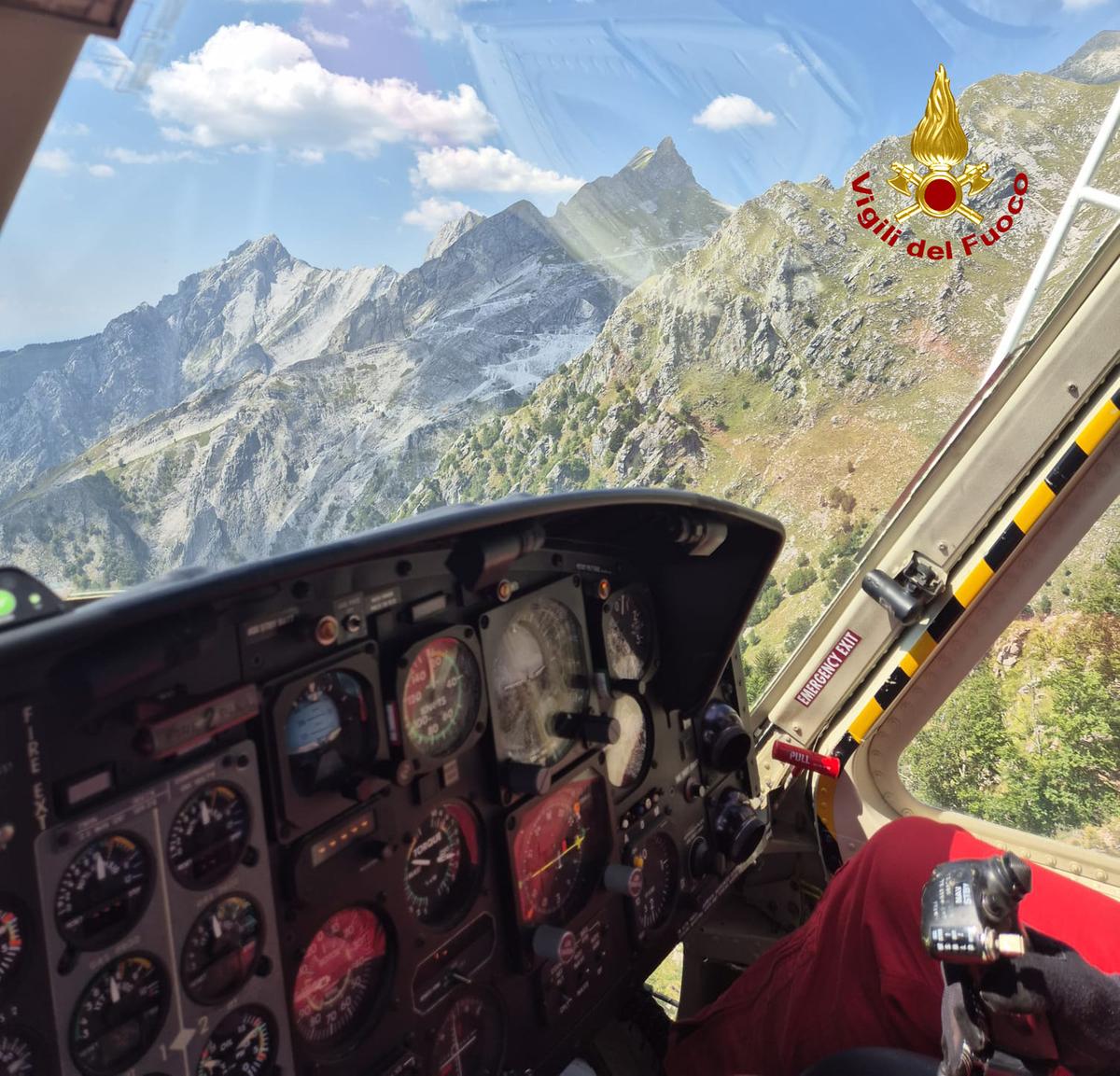 https://www.lanazione.it/image-service/view/acePublic/alias/contentid/YmViOTkxZjItYTI2OC00/0/l-intervento-dell-elicottero-drago-per-salvare-gli-escursionisti-sul-monte-pisanino.jpeg?f=1.91:1&w=1200