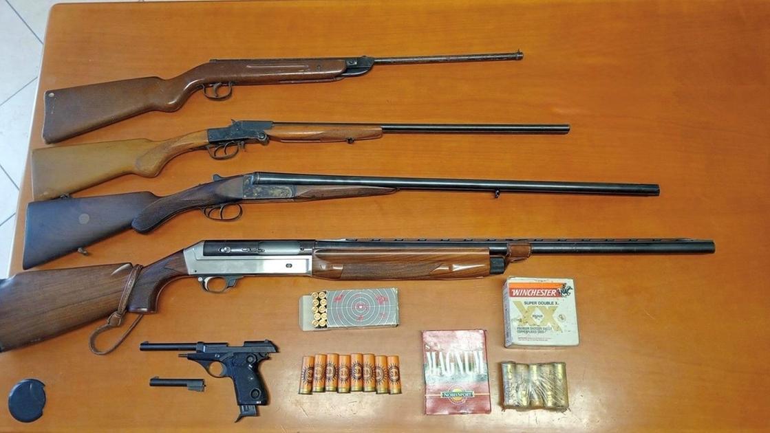 aveva un mini arsenale in casa arrestato un 59enne