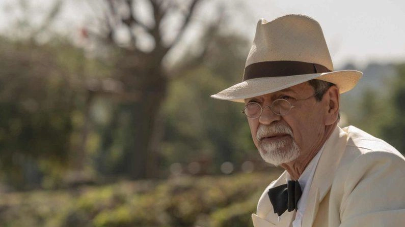 Fabrizio Bentivoglio protagonista di Eterno visionario con Valeria Bruni Tedeschi: due ottime interpretazioni per il film di Michele Placido su Pirandello Fabrizio Bentivoglio protagonista di Eterno visionario con Valeria Bruni Tedeschi: due ottime interpretazioni per il film di Michele Placido su Pirandello