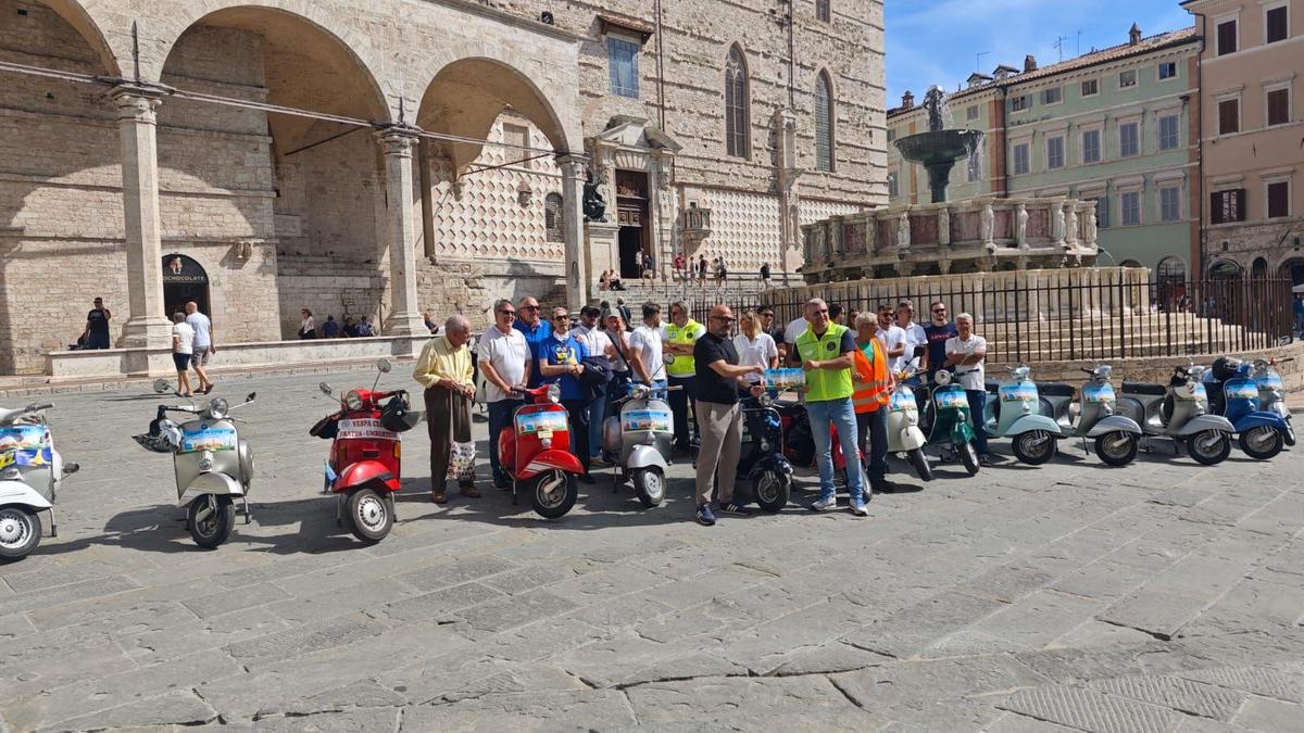 Il raduno del Vespa Club “Large frame“ in pista