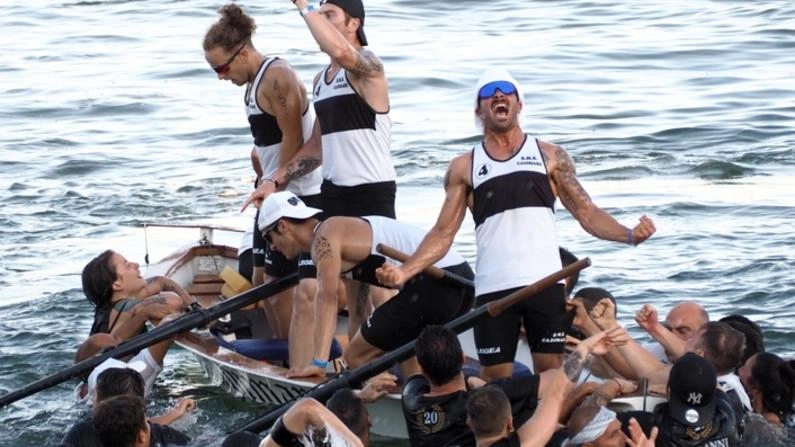 La festa dell’equipaggio dopo la vittoria dell’ultimo Palio, nel 2019 La festa dell’equipaggio dopo la vittoria dell’ultimo Palio, nel 2019