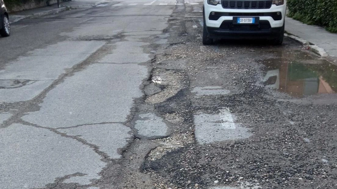 Le insidie sull’asfalto al centro della contesa giudiziaria tra un motociclista residente in Val di Vara e la Provincia, con quest’ultima che si è vista respingere il ricorso in appello a Genova (. foto di repertorio
