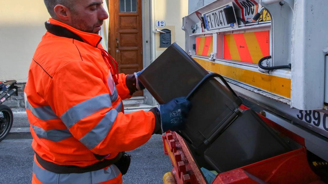 Novità in arrivo a Castelfranco dal primo settembre per la raccolta porta a porta dei rifiuti. Stop sacchi neri. Solo trasparenti Novità in arrivo a Castelfranco dal primo settembre per la raccolta porta a porta dei rifiuti. Stop sacchi neri. Solo trasparenti