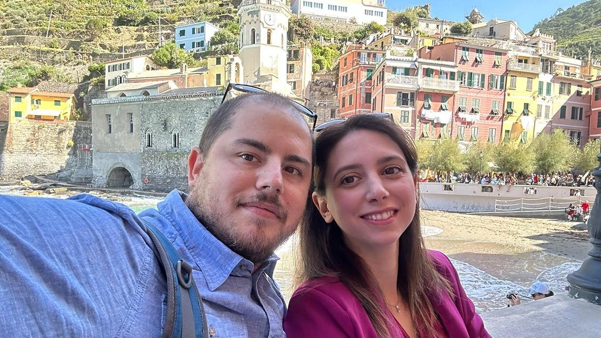 Lei era rimasta senza lavoro, poi ha tentato il concorso alle Poste e lo ha vinto. Oggi lavorano insieme e la stabilità ha consentito di allargare la famiglia.