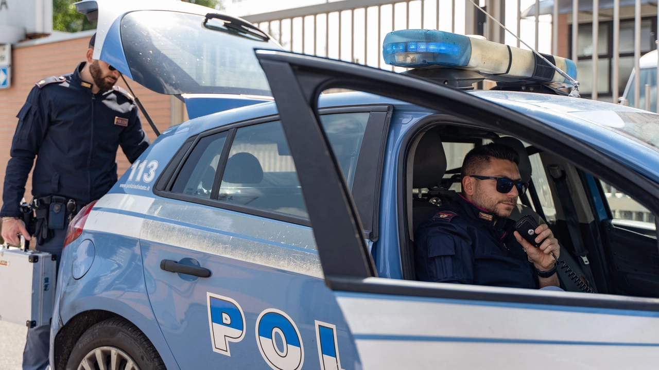 Polizia (Foto di repertorio) Polizia (Foto di repertorio)
