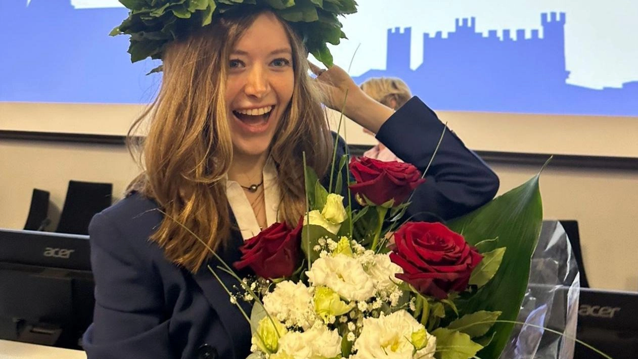 Profondo cordoglio all’Università di Siena per la prematura scomparsa della neo-laureata Christiana Navone, avvenuta per una malattia che ne ha... Profondo cordoglio all’Università di Siena per la prematura scomparsa della neo-laureata Christiana Navone, avvenuta per una malattia che ne ha...